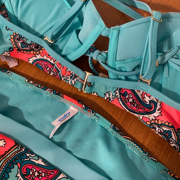 Bathing suit - Picture 2 of 3